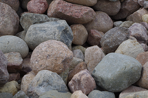 Камень гравийный 50-100 в кг.